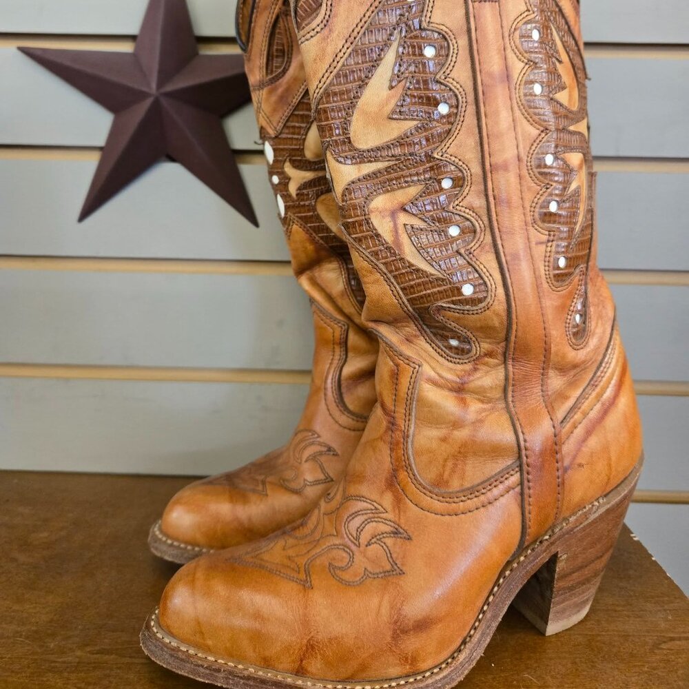 Vintage Capezio Ladies western cowboy boots size 6 in beautiful shape